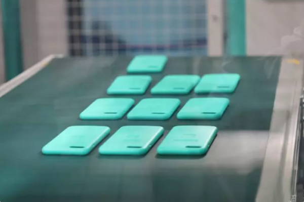 2019年，5G时代手机外壳给注塑行业带来新的机会